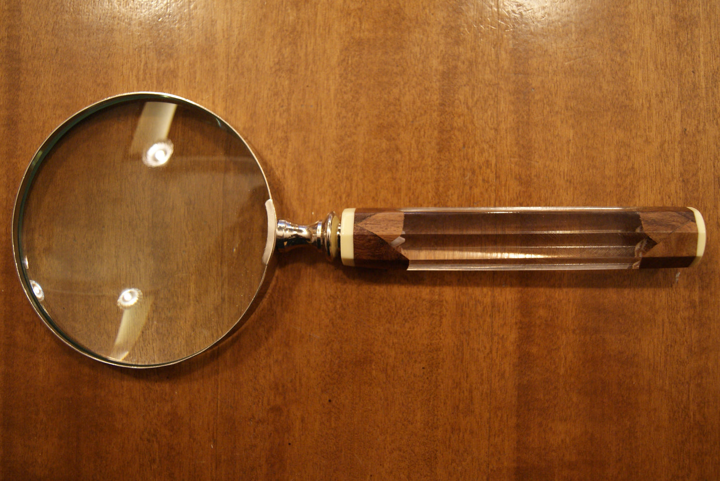 Lente d'ingrandimento con manico lavorato - Ø 10 cm