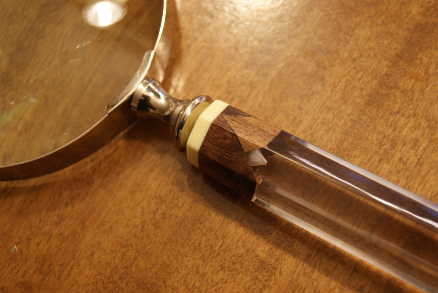 Lente d'ingrandimento con manico lavorato - Ø 10 cm