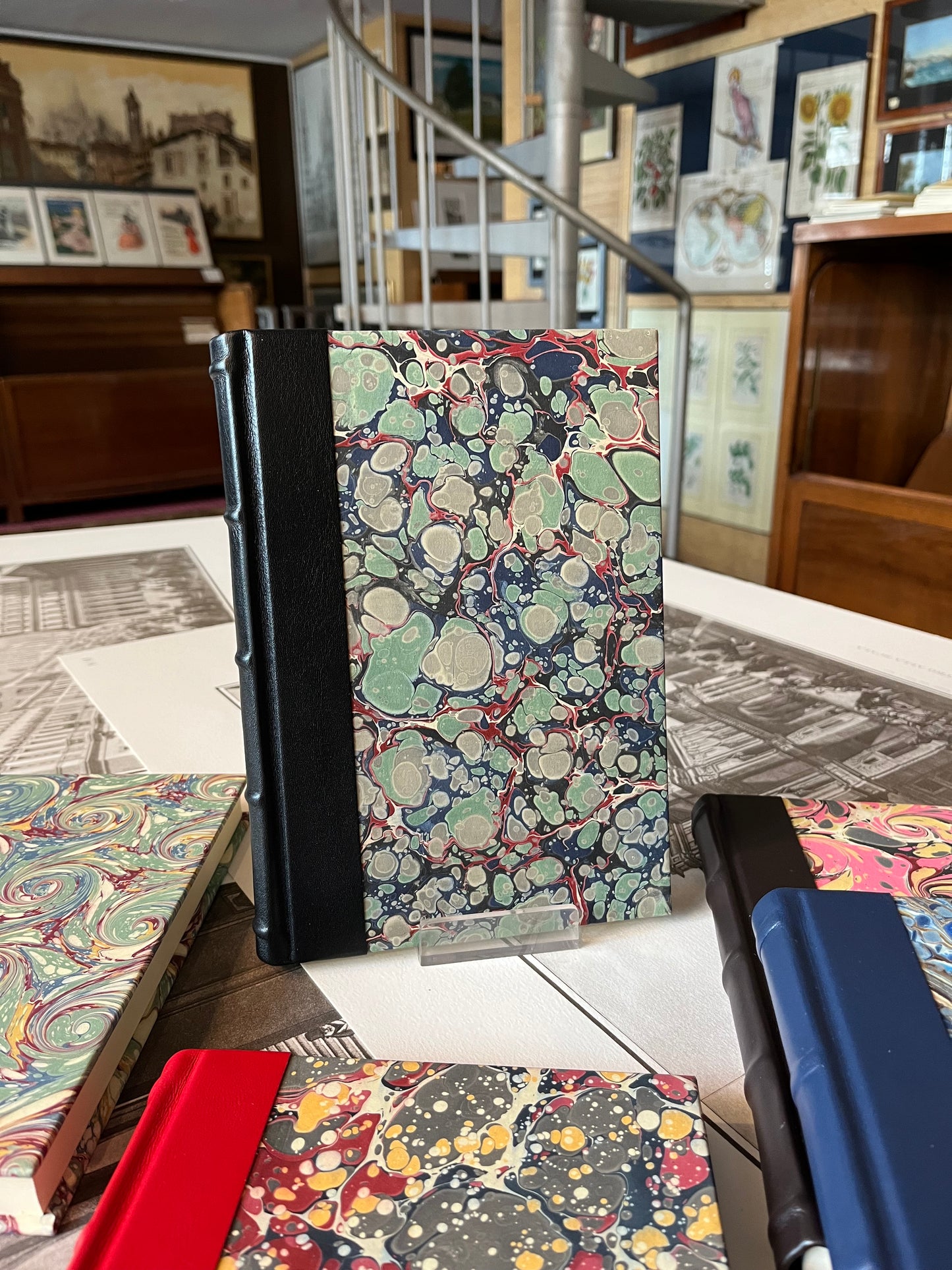 Quaderno 110 pagine bianche, copertina rigida marmorizzata - 14,5 x 21 cm