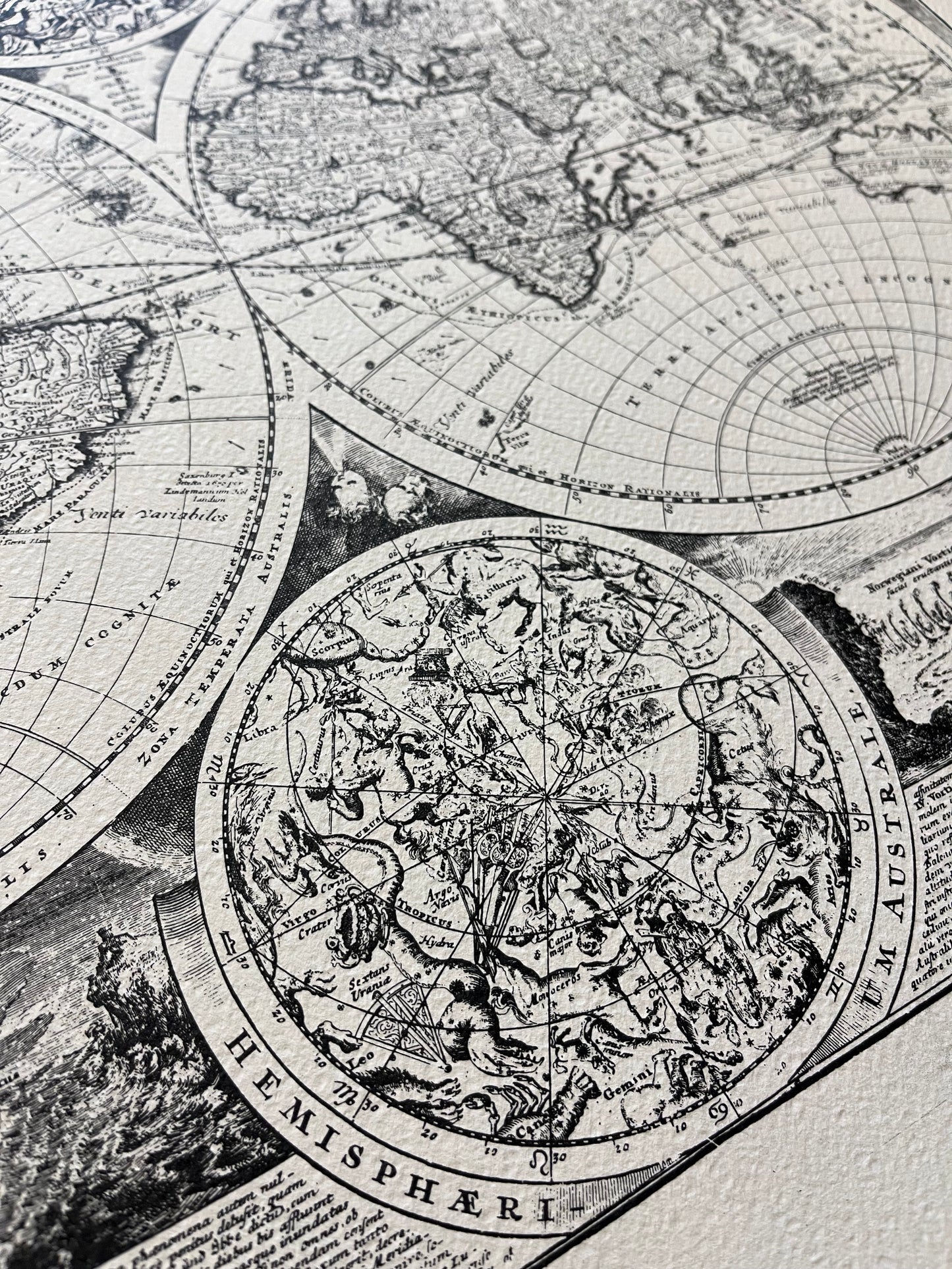 Geografica con emisferi celesti e putti - Ristampa