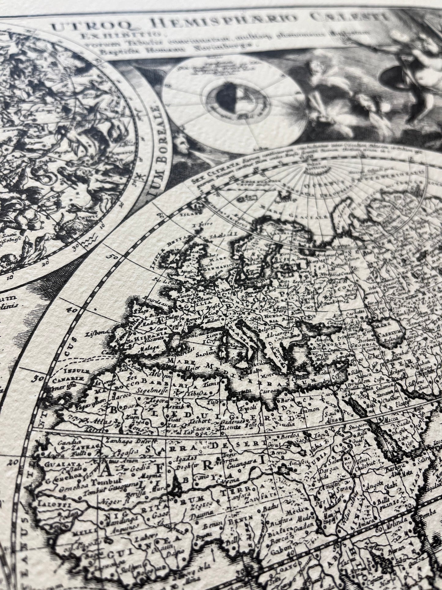 Geografica con emisferi celesti e putti - Ristampa