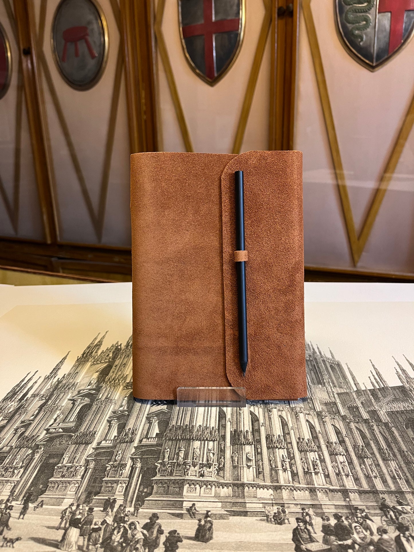 Quaderno 90 pagine bianche, copertina in pelle morbida o scamosciata, con matita - 13 x 17 cm