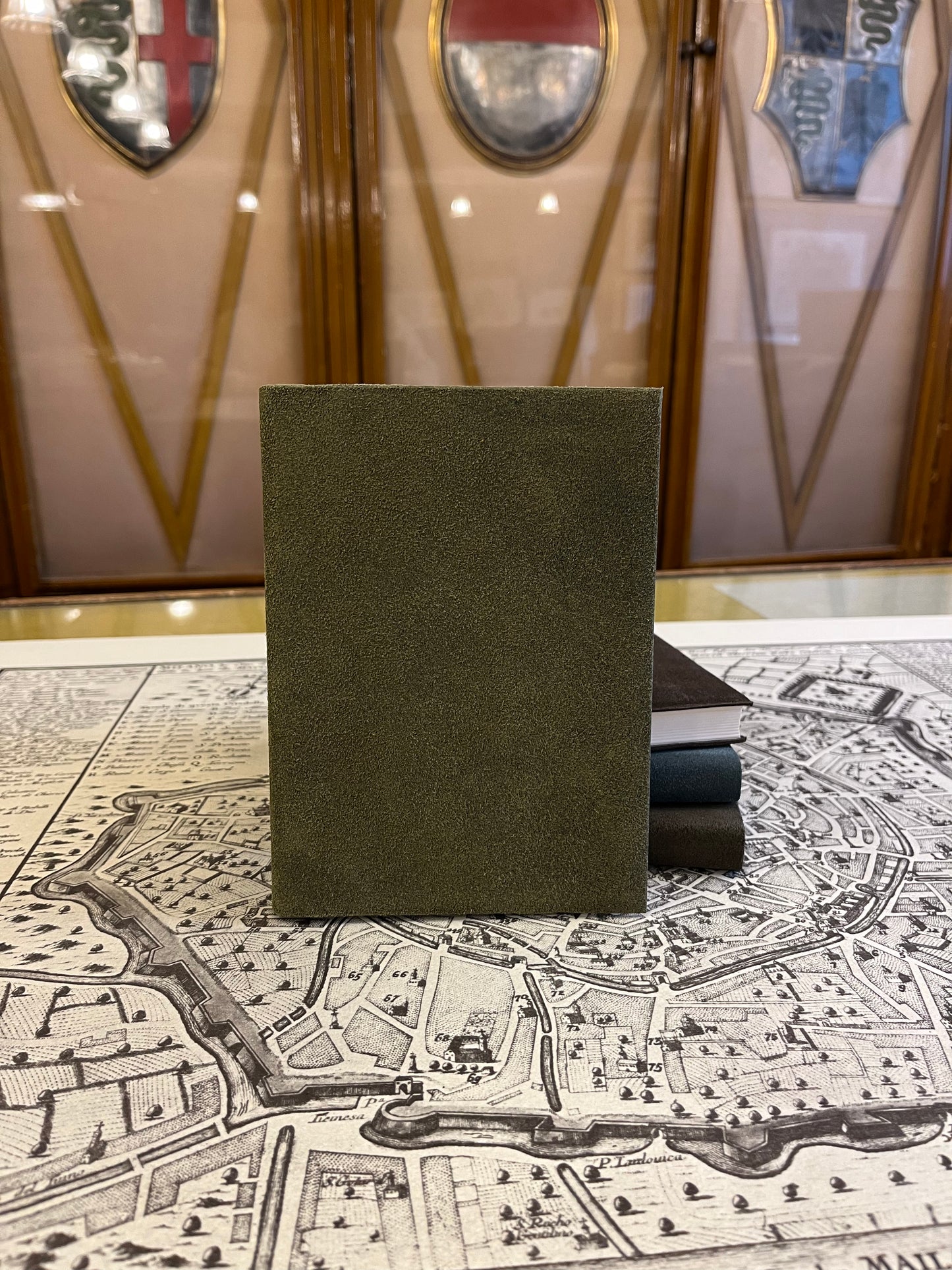 Quaderno 120 pagine bianche, copertina in pelle scamosciata -  12 x 16 cm