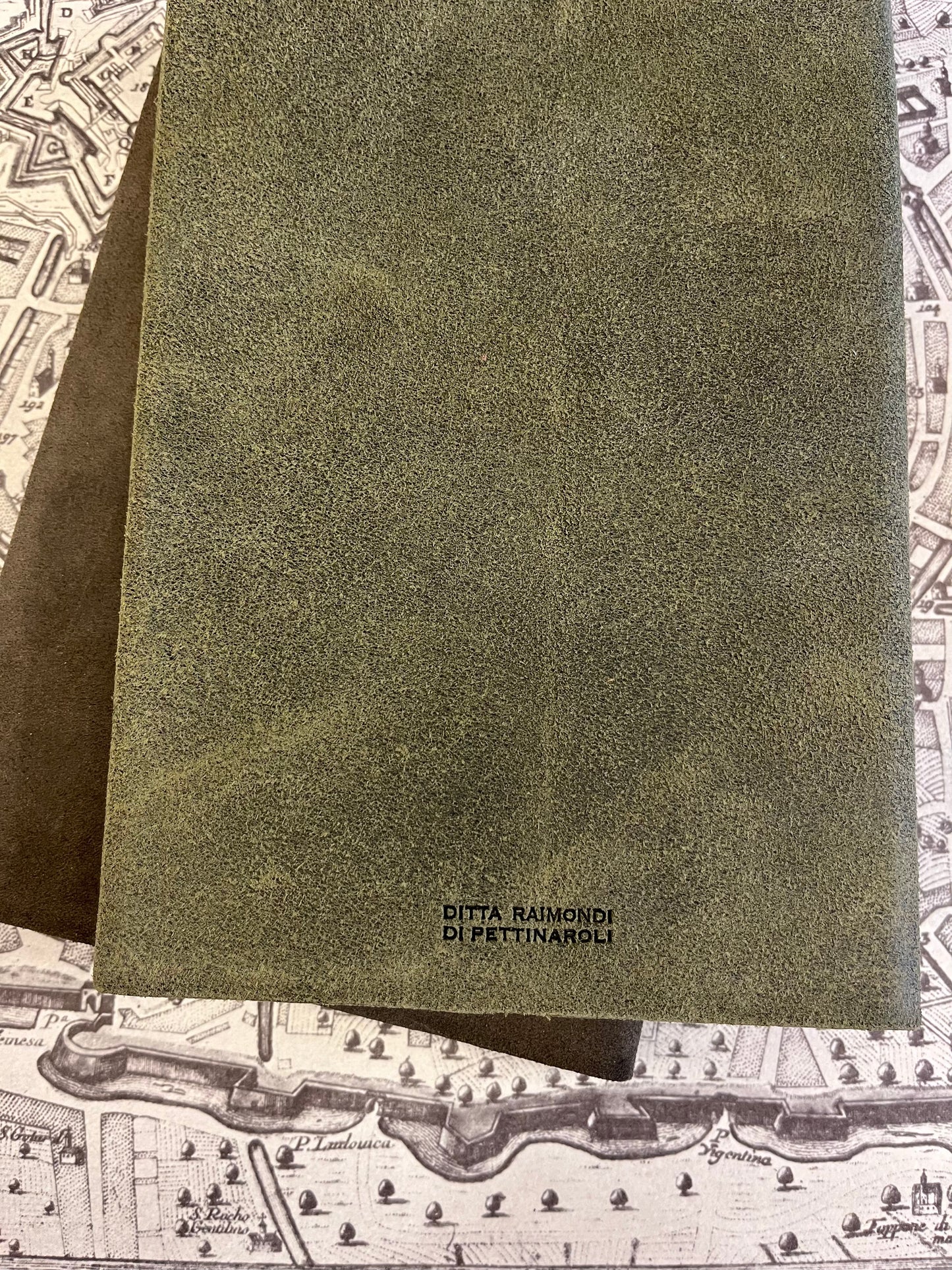 Quaderno 120 pagine bianche, copertina in pelle scamosciata -  14 x 21 cm