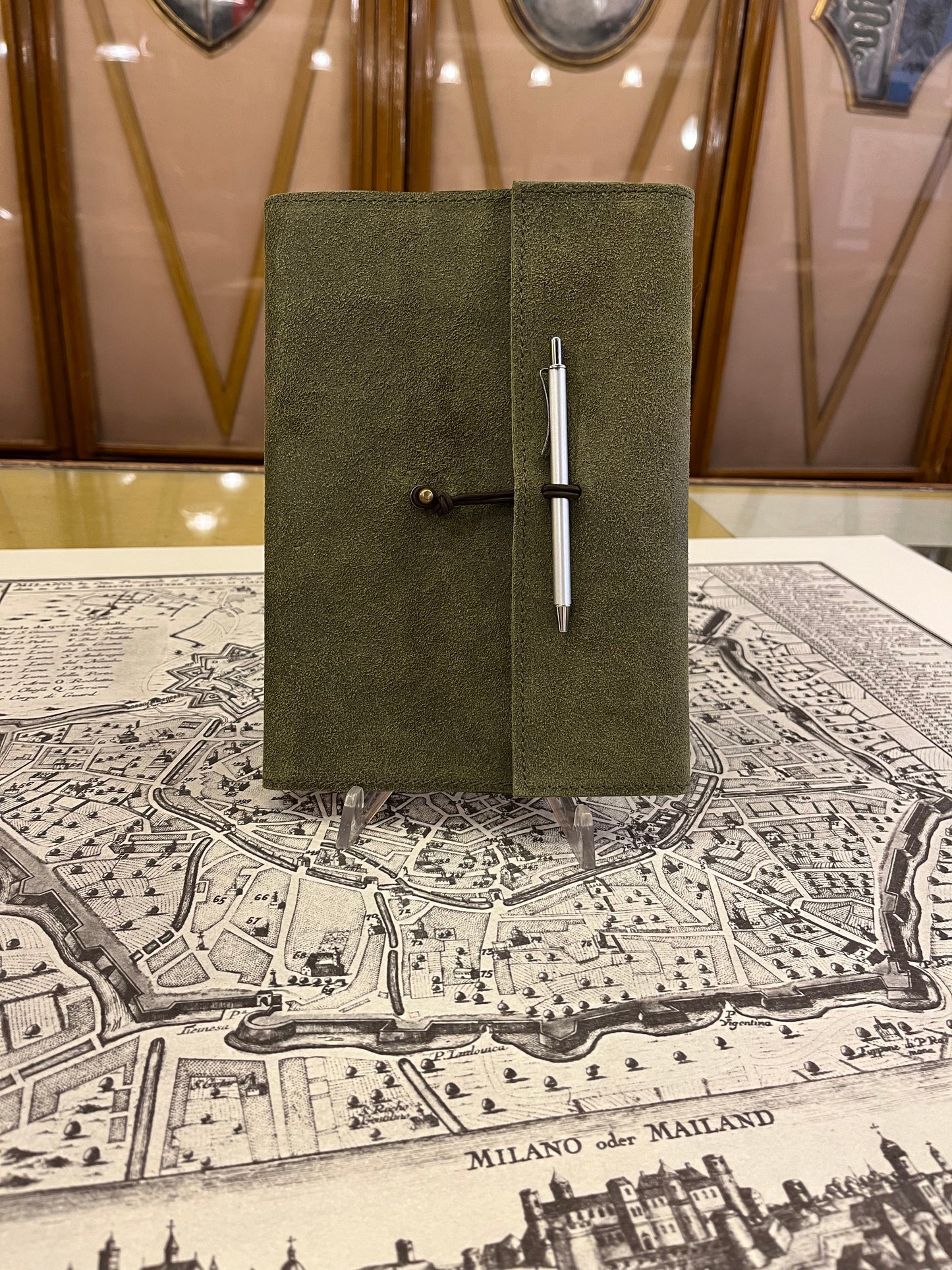 Quaderno 120 pagine bianche, copertina in pelle scamosciata con penna - 14 x 21 cm