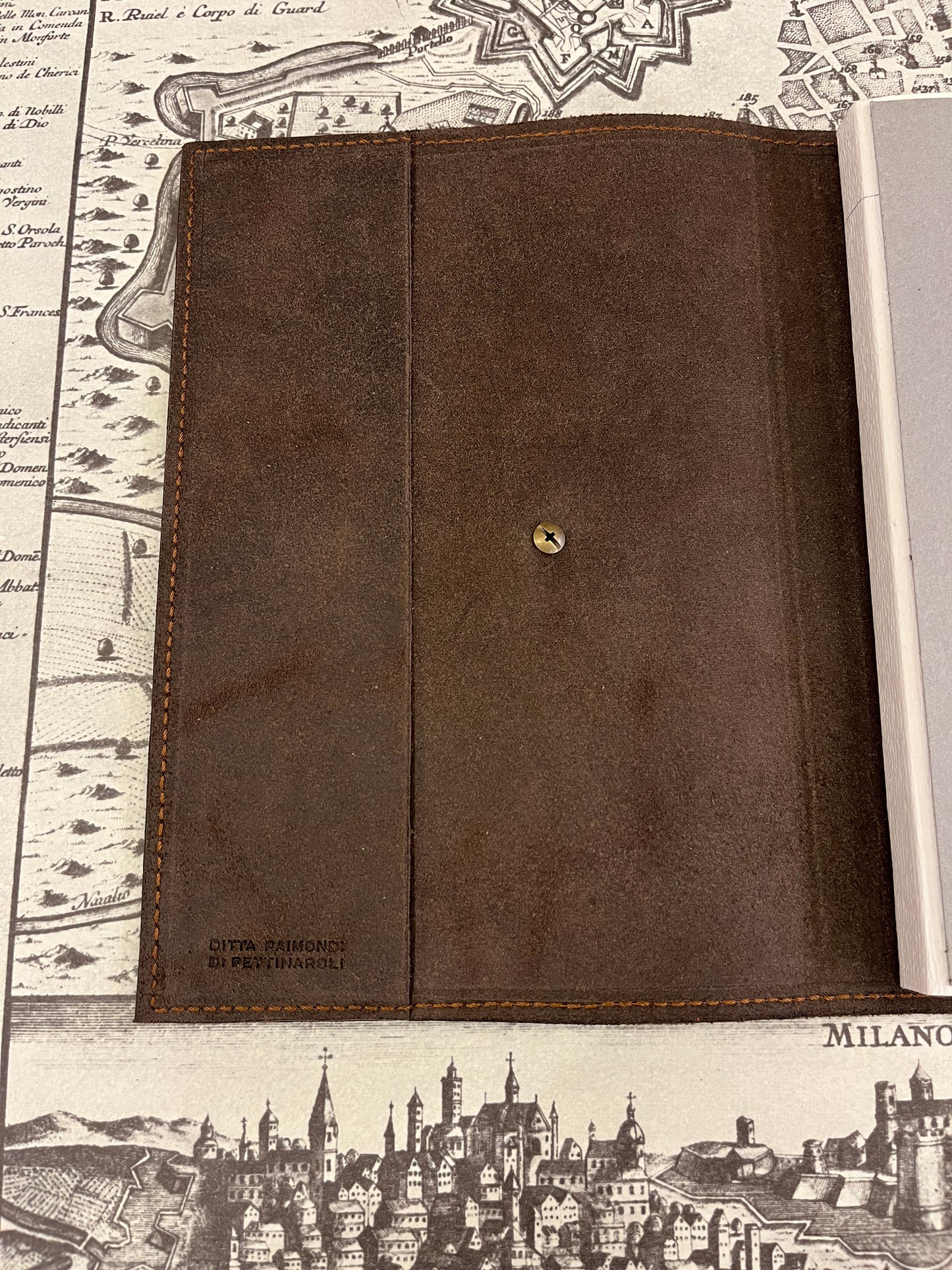 Quaderno 120 pagine bianche, copertina in pelle scamosciata con penna - 14 x 21 cm