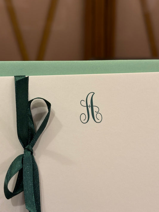 5 Cartoncini con iniziali tipografiche a colori, con buste - 10,5 x 16,5 cm