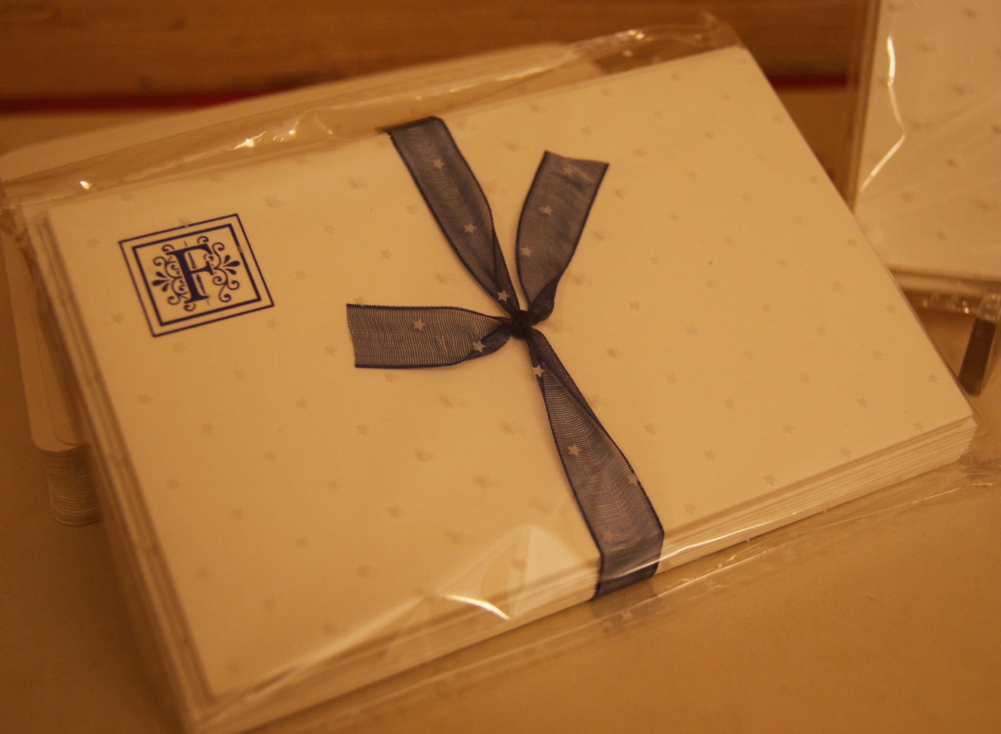 10 Cartoncini con iniziali tipografiche, con buste - 8,5 x 13,5 cm